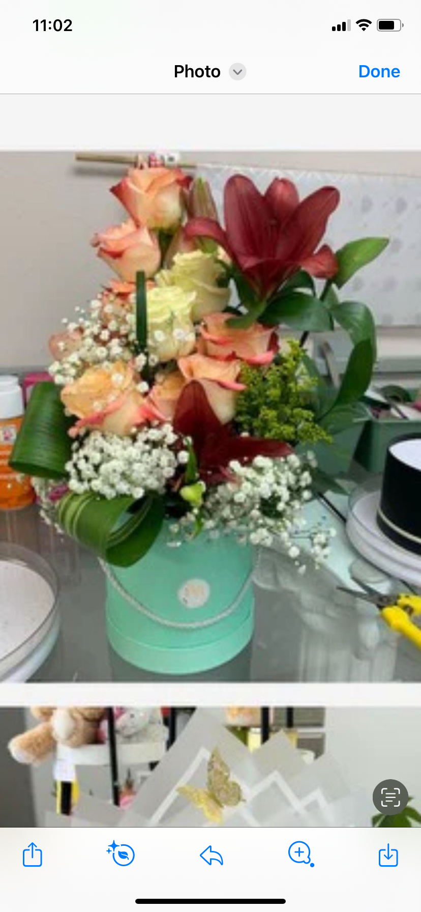 ROUND BOX WITH ROSES ARRANGEMENT