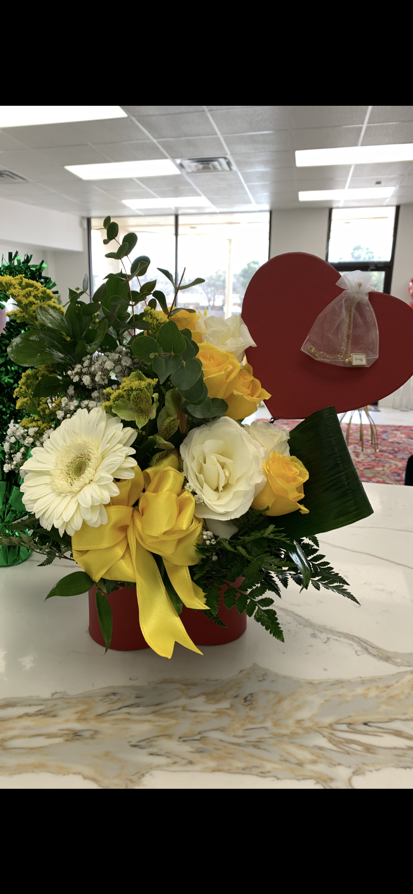 1/2 DOZEN ROSES IN DESIGNER BAG