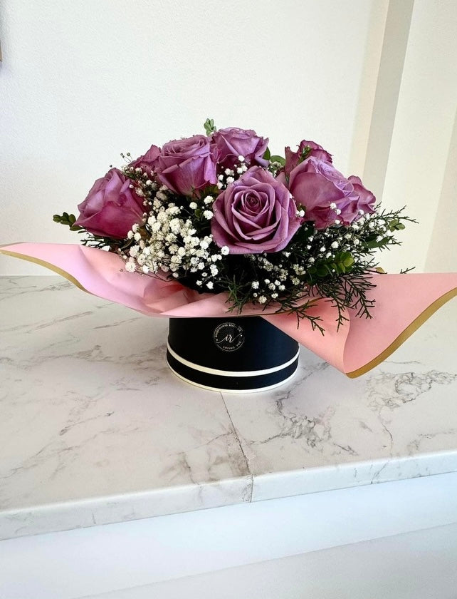 ROUND BOX WITH ROSES ARRANGEMENT