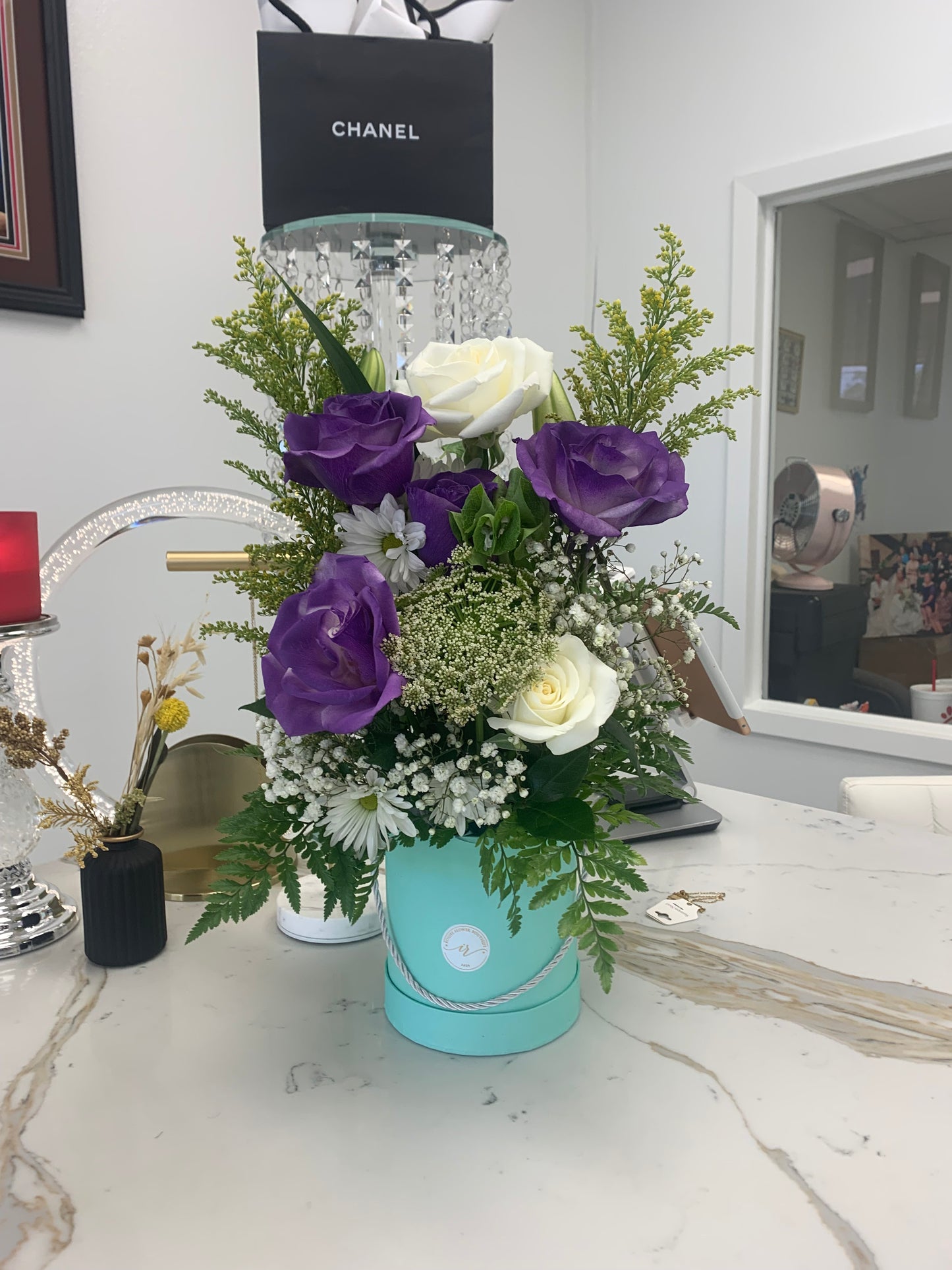 ROUND BOX WITH ROSES ARRANGEMENT