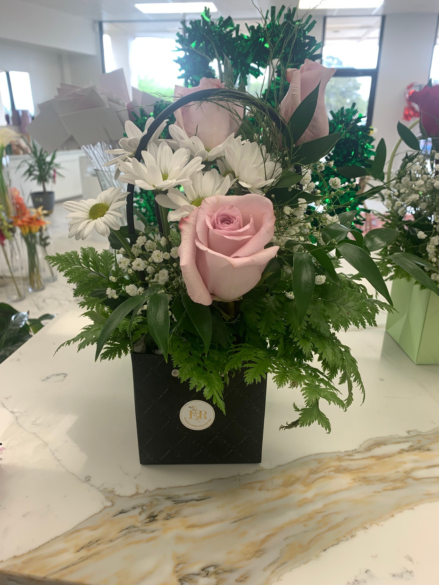 1/2 DOZEN ROSES IN DESIGNER BAG